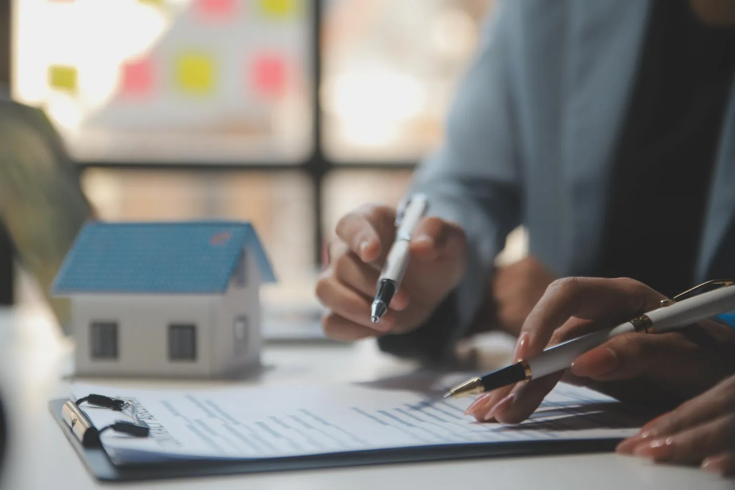 Assinatura de contrato de herança de bens imóveis e prazo para vender.